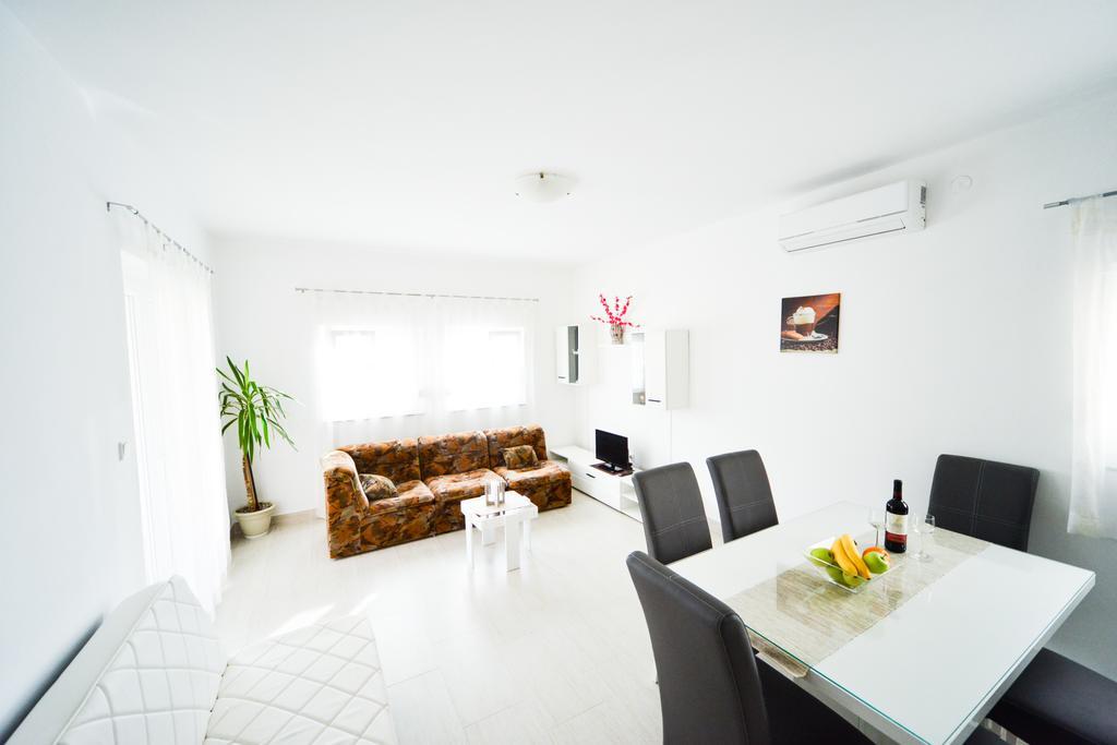 Apartments Valentina Petrcane Εξωτερικό φωτογραφία